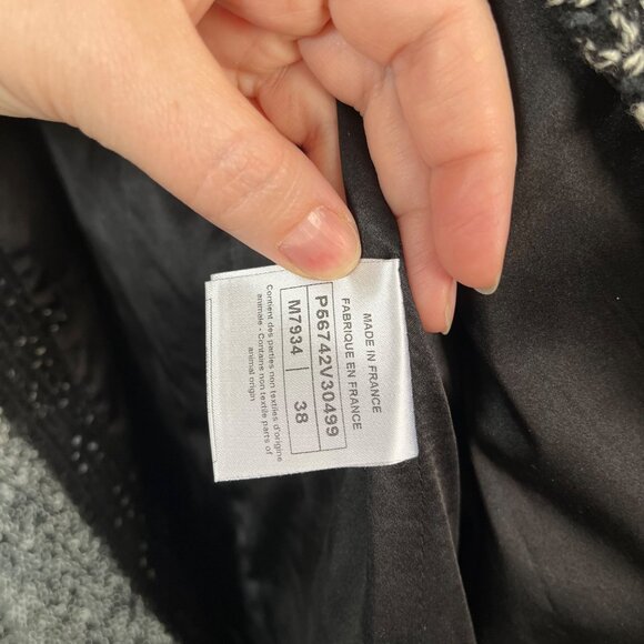 Chanel 2017 Black White Tweed Wool Blend Lion CC Button Jacket 38 - Picture 13 of 16